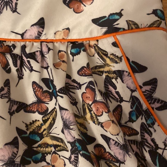 ❤️💙HOST PICK💙❤️ Ted Baker mini skirt - Ivory with butterflies. US 12 / TB4. - Picture 4 of 9